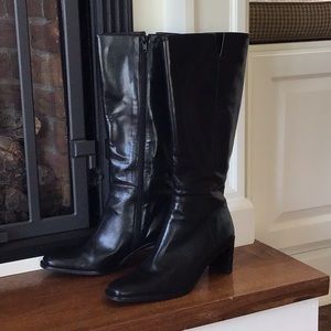 Etienne Aigner black Leather boots size 7
